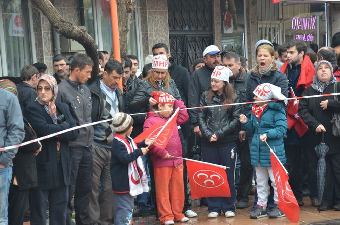 MHP LİDERi DEVLET BAHÇELİ AKHİSARLILAR İLE BULUŞTU